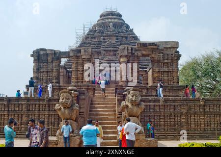 Der Sonnentempel aus der Mitte des 13. Jahrhunderts, der Surya, dem hinduistischen Sonnengott, gewidmet ist, wurde als Zwölfräser gebaut, der von sieben Pferden gezeichnet wurde, UNESCO World He Stockfoto