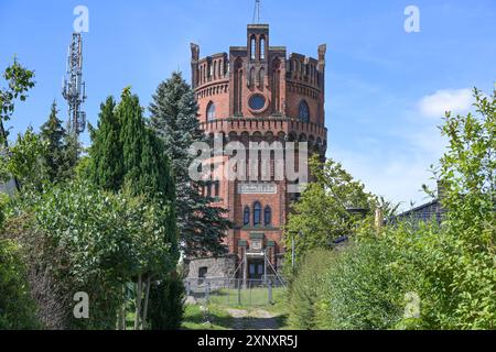 Historischer Wasserturm von Schwerin, roter Backsteinbau aus dem Jahr 1880 und älteste technische Bauwerke der öffentlichen Wasserversorgung, heute noch in Gebrauch Stockfoto