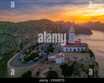 Luftaufnahme des Leuchtturms am Cap Formentor bei Sonnenuntergang, Mallorca, Balearen, Spanien, Mittelmeer, Europa Copyright: FrankxFell 844-34410 Stockfoto