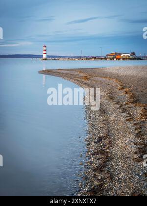 Leuchtturm bei Podersdorf am Neusiedlersee im Burgenland Stockfoto