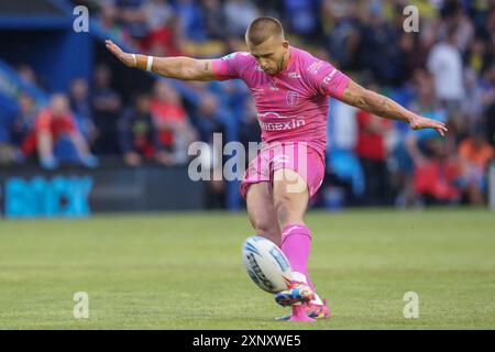 Warrington, Großbritannien. August 2024. Mikey Lewis von Hull KR konvertiert am 2. August 2024 im Halliwell Jones Stadium, Warrington, United Kingdom (Foto: Alfie Cosgrove/News Images) in Warrington, United Kingdom 2024. (Foto: Alfie Cosgrove/News Images/SIPA USA) Credit: SIPA USA/Alamy Live News Stockfoto