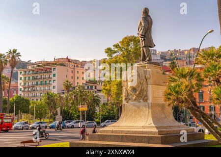 Blick auf Giovanni Nicotera Statue und farbenfrohe Architektur auf der Piazza della Vittoria, Neapel, Kampanien, Italien, Europa Copyright: FrankxFell 844-34886 Stockfoto