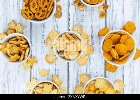 Teil gemischter Snacks (detaillierte Nahaufnahme, selektiver Fokus) Stockfoto