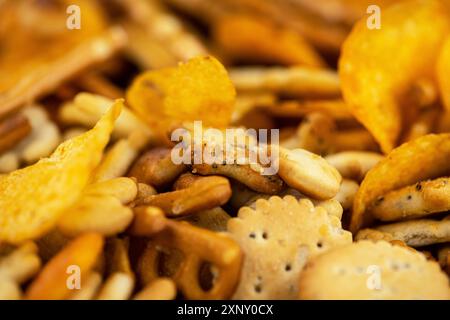 Teil gemischter Snacks (detaillierte Nahaufnahme, selektiver Fokus) Stockfoto