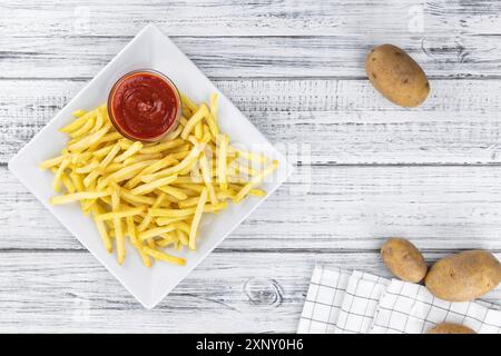 Teil hausgemachter Pommes Frites (Nahaufnahme, selektiver Fokus) Stockfoto