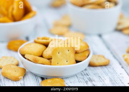 Teil gemischter Snacks (detaillierte Nahaufnahme, selektiver Fokus) Stockfoto