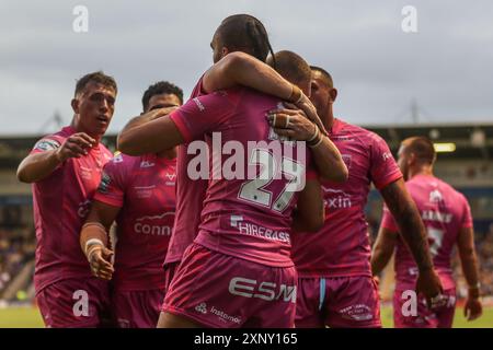 Warrington, Großbritannien. August 2024. Tyrone May von Hull KR feiert seinen Versuch während des Spiels Warrington Wolves gegen Hull KR in der Betfred Super League Runde 20 im Halliwell Jones Stadium, Warrington, Großbritannien, 2. August 2024 (Foto: Alfie Cosgrove/News Images) in Warrington, Großbritannien, am 2. August 2024. (Foto: Alfie Cosgrove/News Images/SIPA USA) Credit: SIPA USA/Alamy Live News Stockfoto