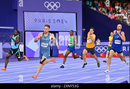 Paris, Frankreich. August 2024. Janek Oiglane (2. L) aus Estland tritt während des 400 m langen Athletik-Zehnkampfs der Männer bei den Olympischen Spielen 2024 in Paris, Frankreich, am 2. August 2024 an. Titel: Song Yanhua/Xinhua/Alamy Live News Stockfoto
