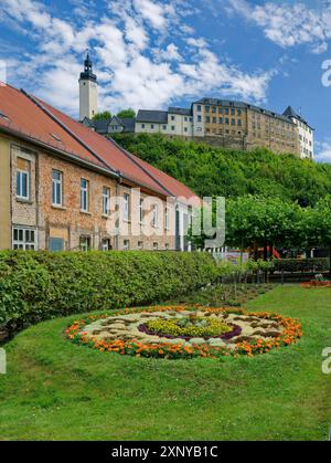 Greizer Blumenuhr im Fürstenpark Greiz und Oberschloss, Wohnstadt Greiz, Thüringen Stockfoto