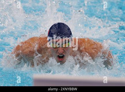 Paris, Frankreich. August 2024. Maxime Grousset aus Frankreich tritt am 2. August 2024 beim 100-m-Schmetterling-Halbfinale der Männer bei den Olympischen Spielen 2024 in Paris an. Quelle: Du Yu/Xinhua/Alamy Live News Stockfoto