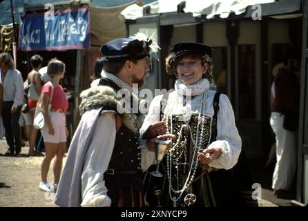 Agoura CA USA 5/1992. Renaissance Pleasure Faire. Renaissance von 14. bis 16. Jahrhunderte. Spiele, Essen, Justing, Ritter, wunderbare Kostüme, Und Volkstheater. Stockfoto