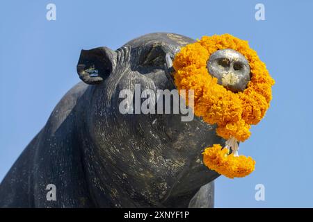 Saha Chat Monument (auch: Pig Monument) ein Monument auf dem Khlong Lot gegenüber dem Wat Ratchabophit, Phra Nakhon District, Bangkok, Thailand Stockfoto