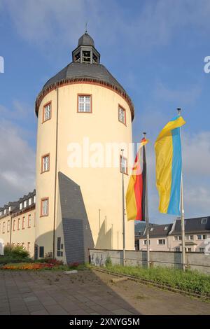 Dicker Turm mit deutschen und ukrainischen Nationalflaggen, Barock, Unterschloss, Siegen, Siegerland, Nordrhein-Westfalen, Deutschland Stockfoto