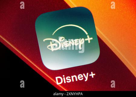 OSTRAVA, TSCHECHISCHE REPUBLIK - 27. JULI 2024: Symbol der mobilen App des Disney Plus-Videostreaming-Dienstes auf dem Bildschirm eines mobilen Geräts Stockfoto