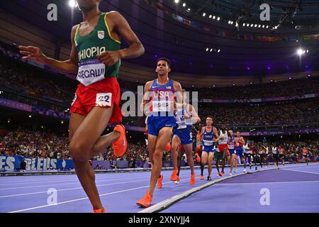 Paris, Frankreich. August 2024. Grant Fisher (2. L) aus den Vereinigten Staaten tritt beim 10000-m-Leichtathletikfinale der Männer bei den Olympischen Spielen 2024 in Paris, Frankreich, am 2. August 2024 an. Titel: Song Yanhua/Xinhua/Alamy Live News Stockfoto