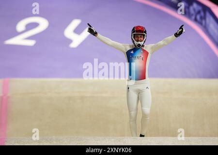 PARIS, FRANKREICH. August 2024. Goldmedaillengewinner Joris Daudet vom Team France feiert nach dem Herrenfinale am siebten Tag der Olympischen Spiele 2024 in Paris im BMX-Stadion Saint-Quentin-en-Yvelines in Paris. Quelle: Craig Mercer/Alamy Live News Stockfoto