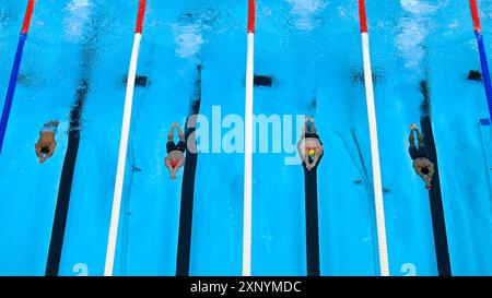Paris, Frankreich. August 2024. Cameron McEvoy (2. R) aus Australien tritt am 2. August 2024 beim 50-m-Freistil-Finale der Männer bei den Olympischen Spielen 2024 in Paris an. Quelle: Xia Yifang/Xinhua/Alamy Live News Stockfoto