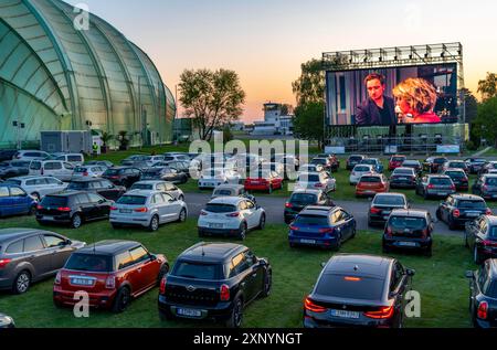 Autokino am Flughafen Essen/Mühlheim Motorfilme, temporäre Filmvorführung, im WDL-Luftschiffshangar, Veranstaltung gemäß Kontakt Stockfoto