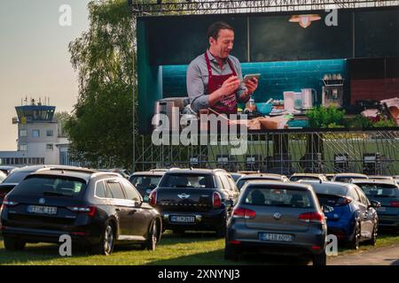 Autokino am Flughafen Essen/Mühlheim Motorfilme, temporäre Filmvorführung, im WDL-Luftschiffshangar, Veranstaltung gemäß Kontakt Stockfoto