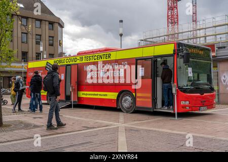 Mobiles Testzentrum für Corona-Schnelltests im Bus im Zentrum von Bochum, Nordrhein-Westfalen Stockfoto