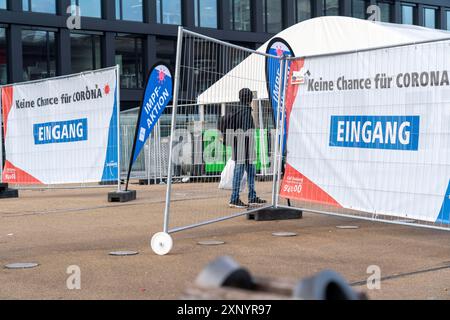 Corona-Impfstelle, Impfpraxis, Impfung ohne Termin, am Hauptbahnhof Duisburg, Nordrhein-Westfalen Stockfoto