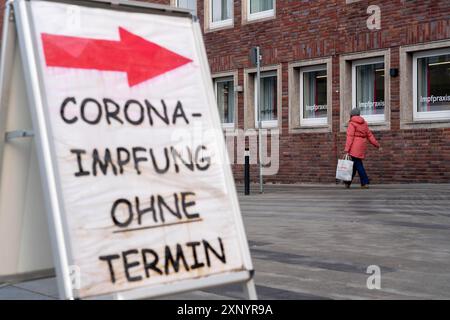 Corona-Impfstelle, Impfpraxis, Impfung ohne Termin, am Hauptbahnhof Duisburg, Nordrhein-Westfalen Stockfoto