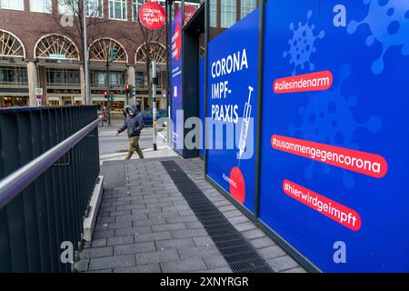 Corona-Testzentrum und Impfzentrum im Stadtzentrum am Hauptbahnhof Essen, Nordrhein-Westfalen, Deutschland Stockfoto