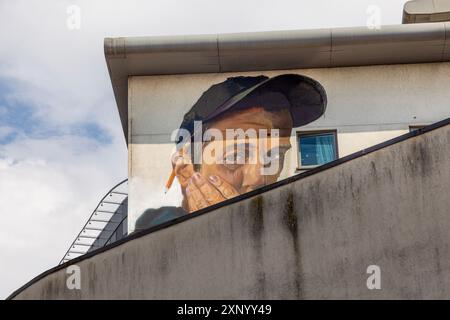 Aberdeen in Schottland ist eines der beliebtesten Streetart-Reiseziele der Welt und bekannt für seine großformatigen Wandmalereien im Stadtzentrum. Stockfoto