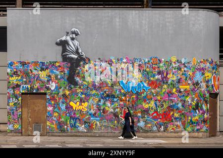 Aberdeen in Schottland ist eines der beliebtesten Streetart-Reiseziele der Welt und bekannt für seine großformatigen Wandmalereien im Stadtzentrum. Stockfoto