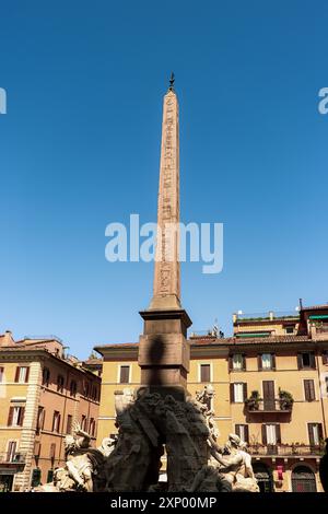 Fontana dei Quattro Fiumi (Brunnen der vier Flüsse) ein Brunnen auf der Piazza Navona in Rom, Italien. Entworfen von Gian Lorenzo Bernini Stockfoto