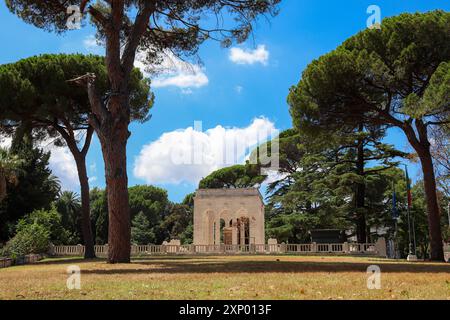 Rom, Italien - 29. Juli 2019: Das Mausoleo Ossario Garibaldino Square Baudenkmal auf dem Janiculum Hügel Stockfoto