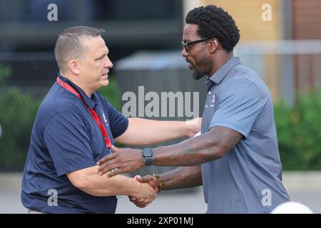 Freitag, 2. August 2024; Canton, Ohio, USA; das neu gewählte Mitglied Dwight Freeney spielte Defensive End für die Indianapolis Colts, Atlanta Falcons, S Stockfoto