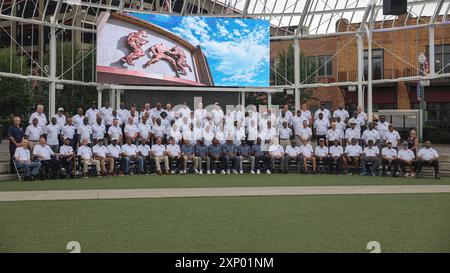 Freitag, 2. August 2024; Canton, Ohio, USA; ein allgemeines Bild aller Mitglieder, die an der NFL Pro Football Hall of Famer im Centennial Plaz teilnehmen Stockfoto