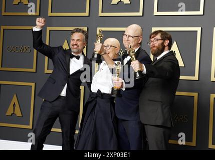 Mark Ruffalo, Jeff Reichert, Julia Reichert und Steven Bognar bei den 92. Academy Awards, Press Room im Dolby Theatre in Hollywood, USA Stockfoto