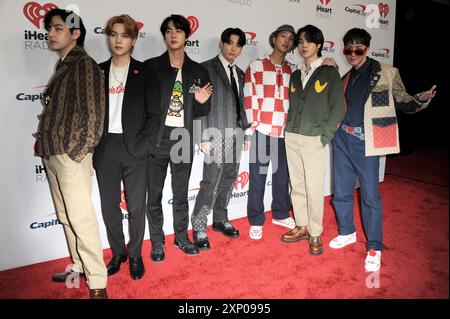 V, Suga, Jin, Jungkook, RM, Jimin und J-Hope von BTS beim Jingle Ball 2021 von KIIS FM 102,7, der am 3. Dezember 2021 im Forum in Inglewood, USA, stattfand Stockfoto