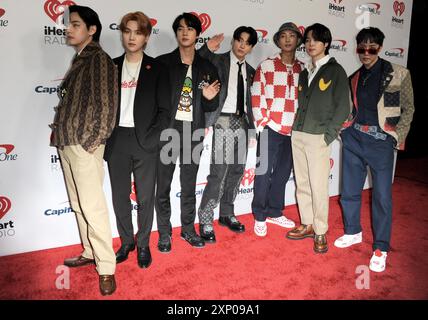 V, Suga, Jin, Jungkook, RM, Jimin und J-Hope von BTS beim Jingle Ball 2021 von KIIS FM 102,7, der am 3. Dezember 2021 im Forum in Inglewood, USA, stattfand Stockfoto