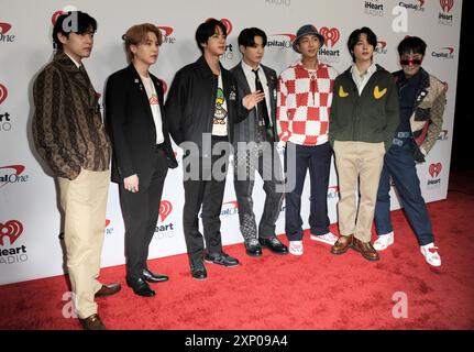 V, Suga, Jin, Jungkook, RM, Jimin und J-Hope von BTS beim Jingle Ball 2021 von KIIS FM 102,7, der am 3. Dezember 2021 im Forum in Inglewood, USA, stattfand Stockfoto