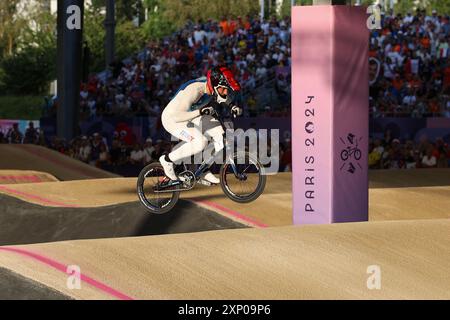 PARIS, FRANKREICH. August 2024. Joris Daudet vom Team France führt bei den Halbfinalvorstellungen der Männer am siebten Tag der Olympischen Spiele 2024 im BMX-Stadion Saint-Quentin-en-Yvelines in Paris an. Quelle: Craig Mercer/Alamy Live News Stockfoto