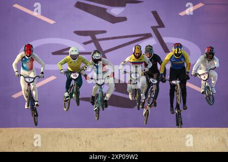 PARIS, FRANKREICH. August 2024. Die Action aus dem Halbfinale der Männer findet am siebten Tag der Olympischen Spiele 2024 in Paris im BMX-Stadion Saint-Quentin-en-Yvelines in Paris statt. Quelle: Craig Mercer/Alamy Live News Stockfoto