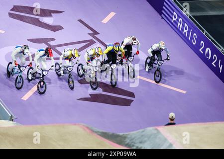 PARIS, FRANKREICH. August 2024. Die Action aus dem Halbfinale der Männer findet am siebten Tag der Olympischen Spiele 2024 in Paris im BMX-Stadion Saint-Quentin-en-Yvelines in Paris statt. Quelle: Craig Mercer/Alamy Live News Stockfoto