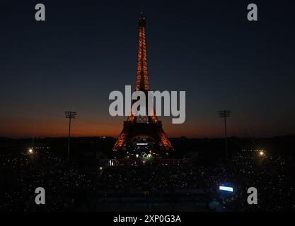 PARIS (FRANCA), 27/07/2024 - OLIMPIADAS / ESPORTE / volei de praia - A Dupla Evandro e Arthur (Brasilien ) vence mais uma partida e segue classificando nas olimpiadas de Paris . Cjogo na Arena Eiffelturm. Stockfoto