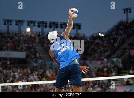 PARIS (FRANCA), 27/07/2024 - OLIMPIADAS / ESPORTE / volei de praia - A Dupla Evandro e Arthur (Brasilien ) vence mais uma partida e segue classificando nas olimpiadas de Paris . Cjogo na Arena Eiffelturm. Stockfoto