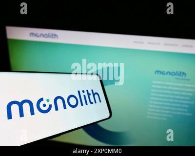Stuttgart, Deutschland, 01.06.2022: Smartphone mit Logo des amerikanischen Wasserstoffunternehmens Monolith Inc. Auf dem Bildschirm vor der Business-Website. Konzentrieren Sie sich auf Stockfoto