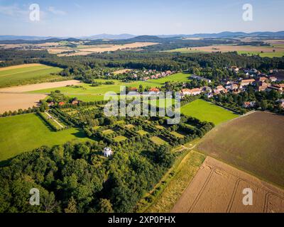 Herrnhut ist eine Stadt im sächsischen Landkreis Goerlitz in der Oberlausitz. Zentral zwischen den Städten Loebau und Zittau gelegen, ist es bekannt als die Stockfoto
