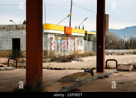 Verlassene Tankstelle, Agip, Castilla- La Mancha, Spanien Stockfoto