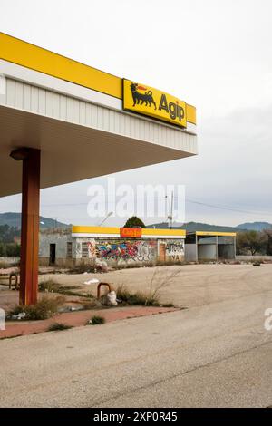 Verlassene Tankstelle, Agip, Castilla- La Mancha, Spanien Stockfoto