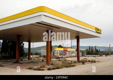 Verlassene Tankstelle, Agip, Castilla- La Mancha, Spanien Stockfoto