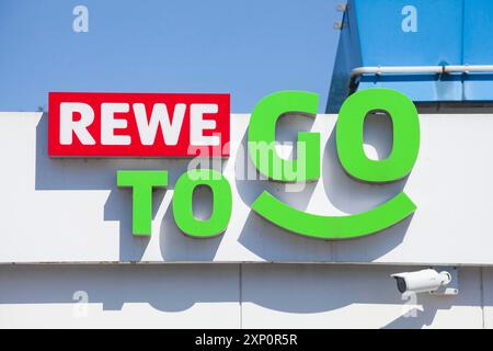 REWE To Go Marken-Discount Logo an einer Tankstelle, Deutschland Stockfoto