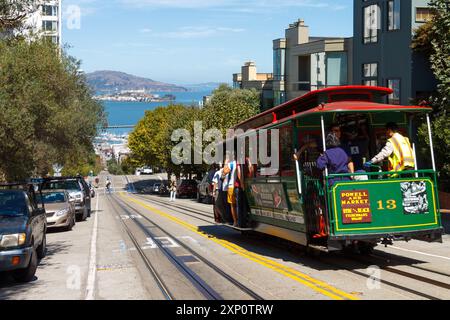 Die Straßenbahn mit der Oldtimer Holz-Straßenbahn bringt Sie in die Innenstadt von San Francisco Stockfoto