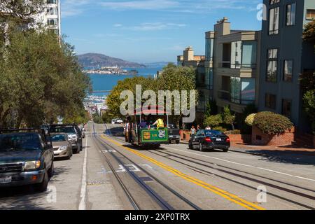 Die Straßenbahn mit der Oldtimer Holz-Straßenbahn bringt Sie in die Innenstadt von San Francisco Stockfoto